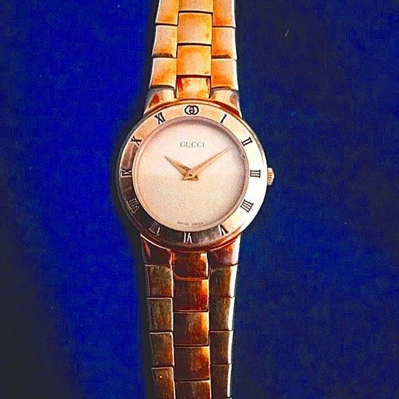 Woman's Gucci Wrist Watch - Picture 3 of 5